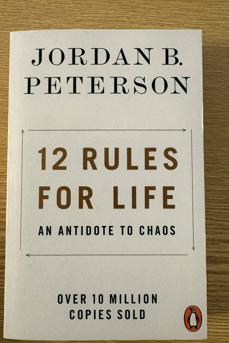 Front cover of 12 Rules for Life by Jordan B. Peterson