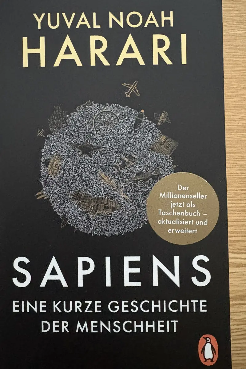 Front cover of Sapiens by Yuval Noah Harari