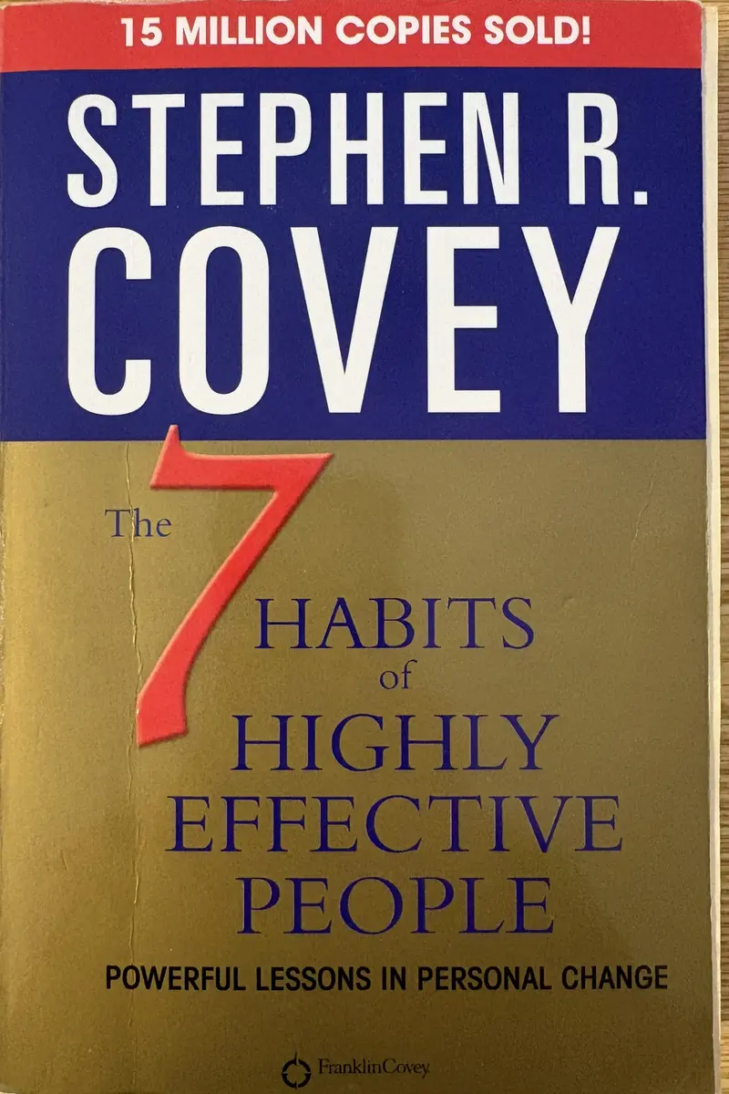 Front cover of The 7 Habits of Highly Effective People by Stephen R. Covey